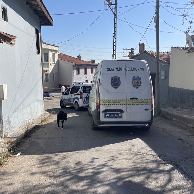 Eskişehir'de yalnız yaşayan kişi evinin önünde ölü bulundu