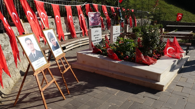 Şehit Eren Bülbül, kabri başında anıldı