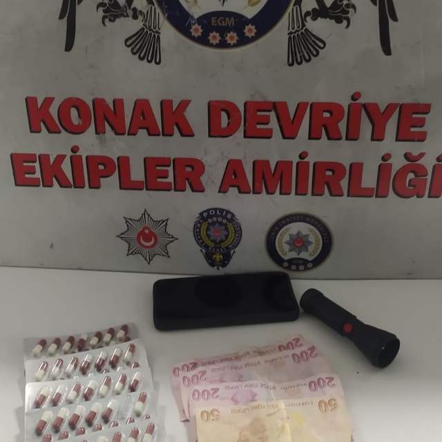 İzmir'de uyuşturucu operasyonunda yakalanan 2 şüpheli tutuklandı