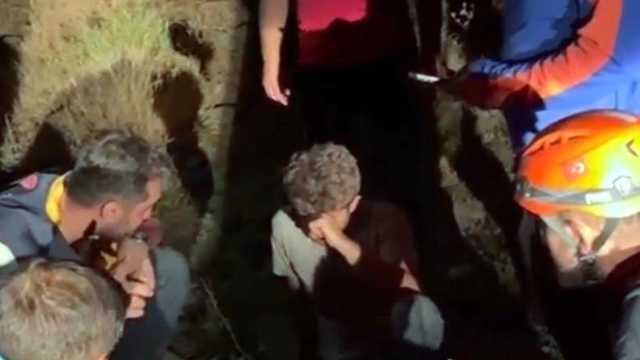 Dağlık arazide ayağı kırıldı, ekipler seferber oldu