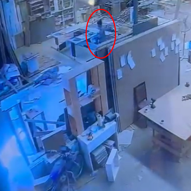 Antalya'da mobilya atölyesi kundaklandı