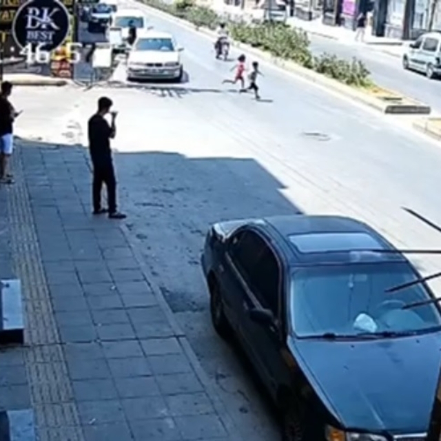 Motosikletin çarptığı 5 yaşındaki İsra öldü, ağabeyi ağır yaralandı