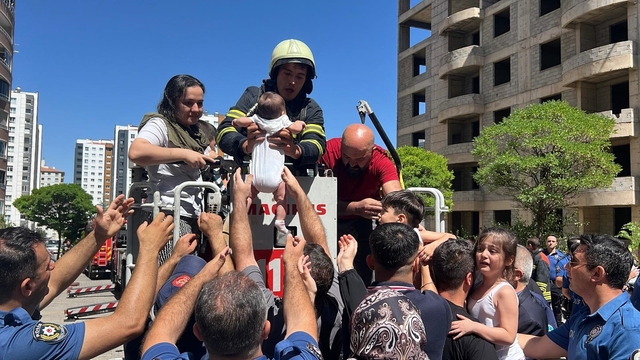 Kayseri'de 14 katlı binada yangın