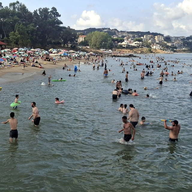 Mutlu insanların kenti Sinop deniziyle tatilcileri de mutlu ediyor