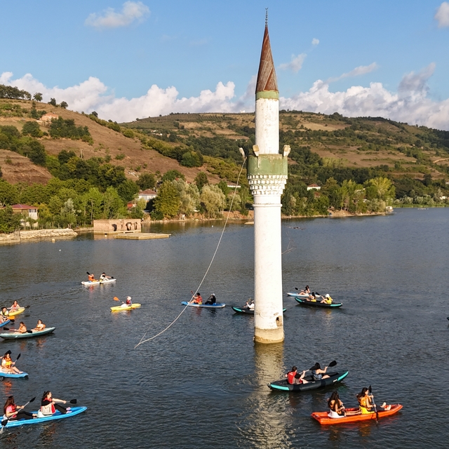 Samsun'da Batık Minare çevresi su sporları tutkunlarını ağırlıyor