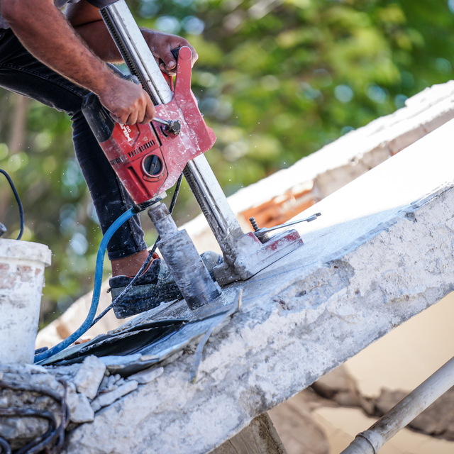 Balıkesir'deki depremde yıkılan 3 katlı binadan karot örneği alındı