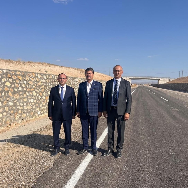 AK Parti Kırşehir Milletvekili Erkan kentte yürütülen kara yolu projelerini...