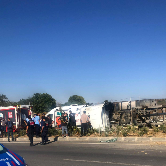 Tekirdağ'da devrilen kamyonun sürücüsü yaralandı