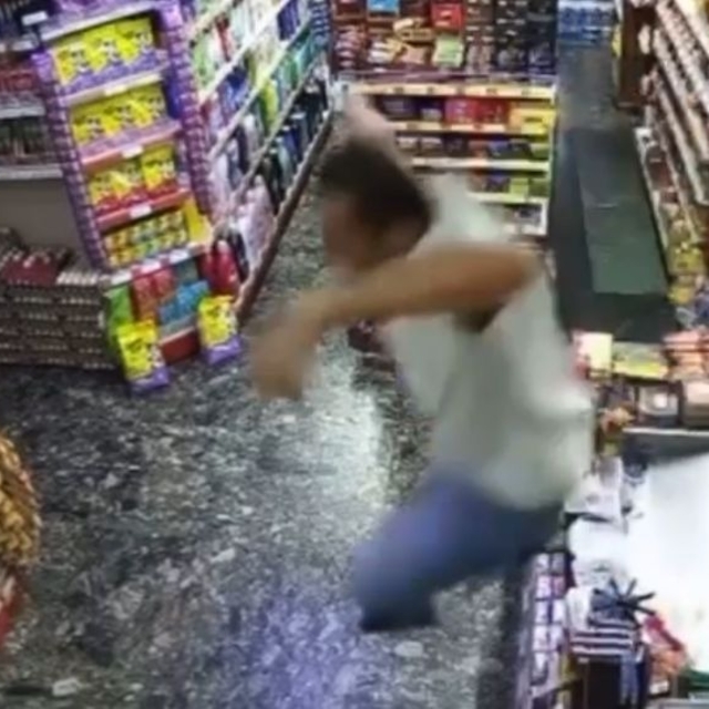 Bursa'da deprem paniği kamerada