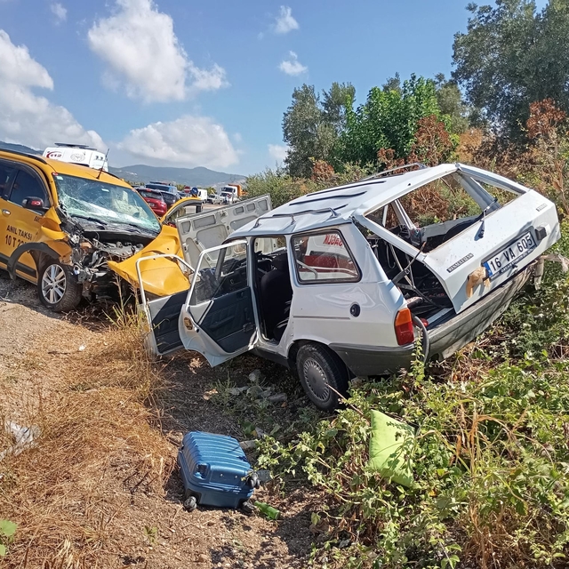 Bandırma-Erdek kara yolunda meydana gelen kazada 4 kişi yaralandı