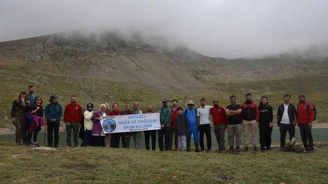 Zirvedeki "saklı cennet" Çakırgöl doğa tutkunlarını ağırlıyor