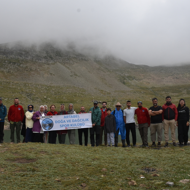 Zirvedeki "saklı cennet" Çakırgöl doğa tutkunlarını ağırlıyor