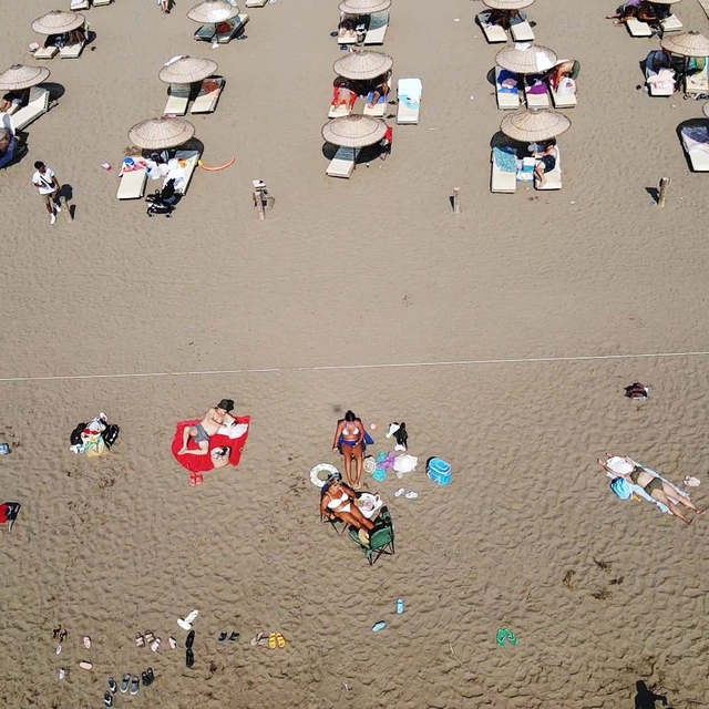 Muğla'da sıcaktan bunalanlar sahillerde yoğunluk oluşturdu