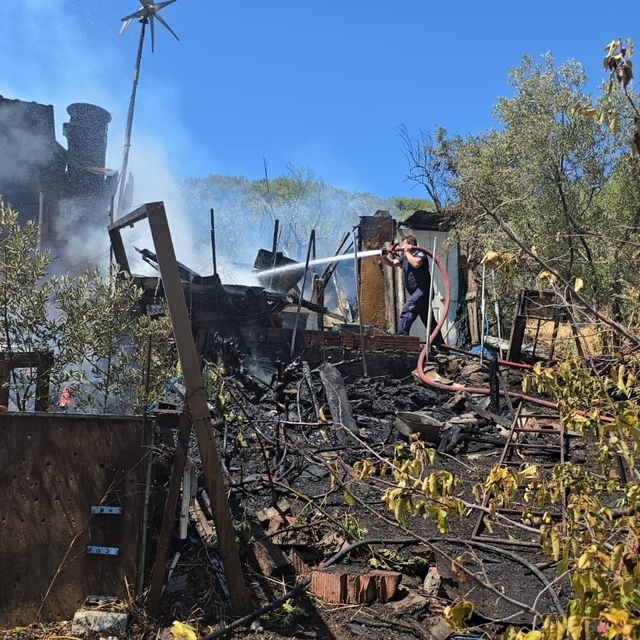 Bursa'da bağ evi alev alev yandı