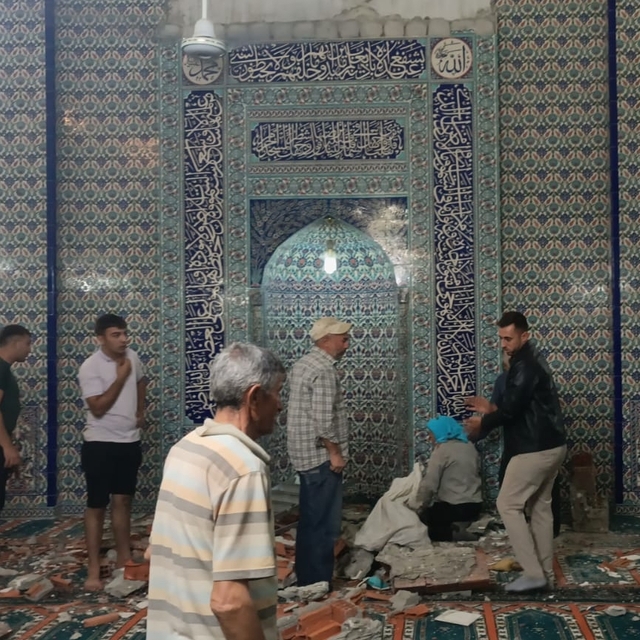 Manisa'da camide mihrap tacının düşmesi nedeniyle 1 kişi öldü, 1 kişi yaral...