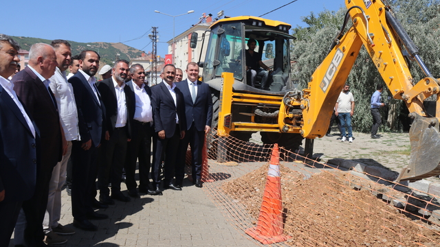 Bitlis'in Mutki ilçesinde doğal gaz alt yapı çalışmalarına başlandı
