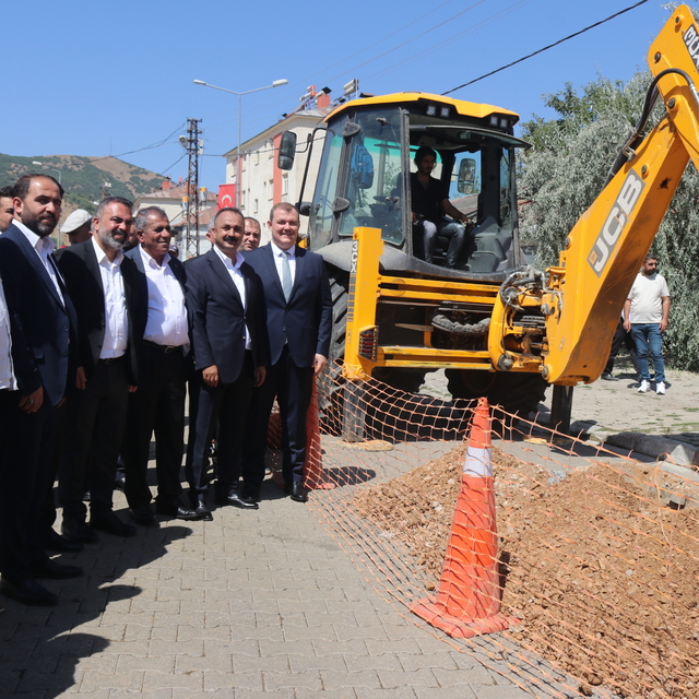 Bitlis'in Mutki ilçesinde doğal gaz alt yapı çalışmalarına başlandı