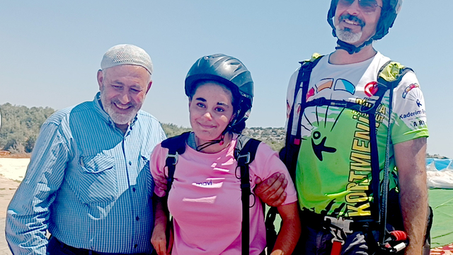 Engelli Nisanur'un yamaç paraşütü ile uçma hayali gerçek oldu