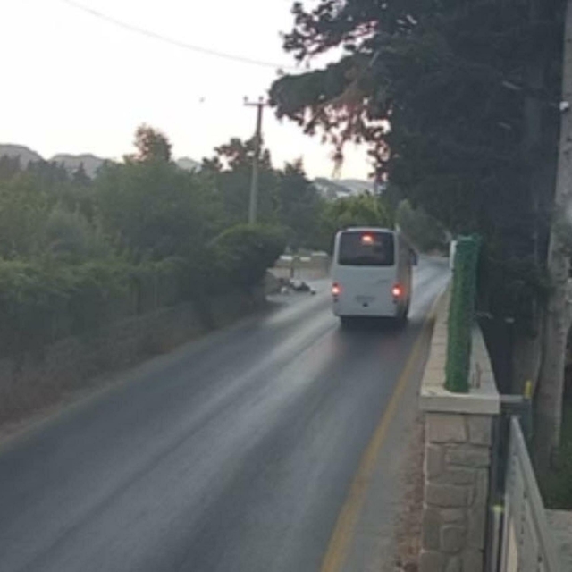 Çöp konteynerine çarpan motosikletin sürücüsü öldü; kaza kamerada