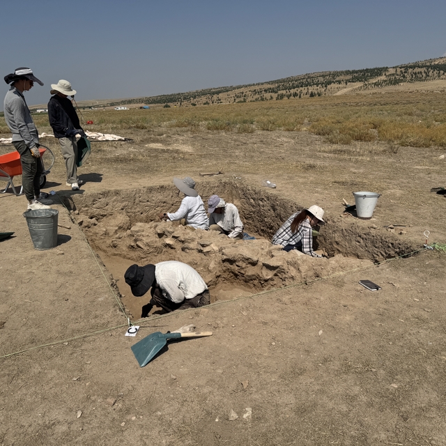 Japon arkeologlar, Üçhöyük kazısında öğrencilerine deneyim kazandırıyor