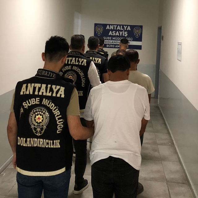 Antalya'da dolandırıcılık operasyonunda 4 kişi tutuklandı