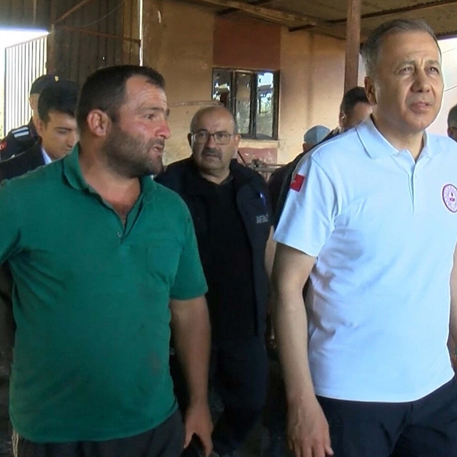 Bakan Yerlikaya: Balıkesir'de 4 büyüklüğünde 10'un üzerinde deprem oldu, ar...