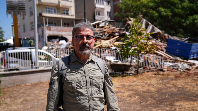 DEÜ Deprem Araştırma ve Uygulama Merkezi Müdürü Sözbilir, Sındırgı'nın yapı stokunun güçsüzlüğüne dikkati çekti:
