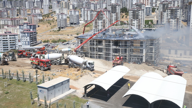 GÜNCELLEME - Kahramanmaraş'ta lojmanda çıkan yangın kontrol altına alındı