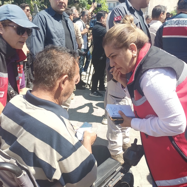 Balıkesir'de deprem sonrası psikososyal destek ekiplerinden vatandaşlara de...