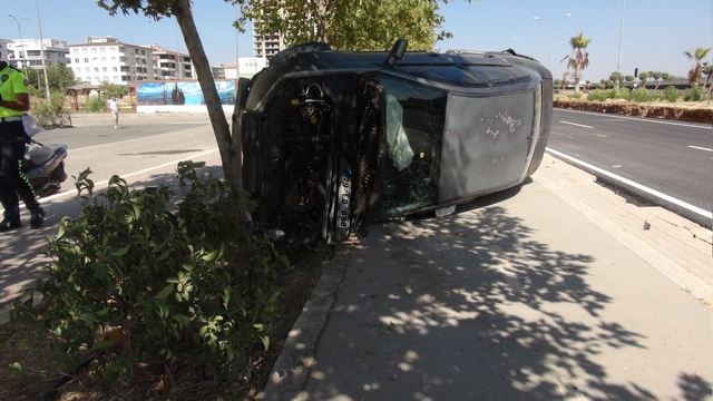 Kilis'te iki otomobilin çarpıştığı kazada 2 kişi yaralandı