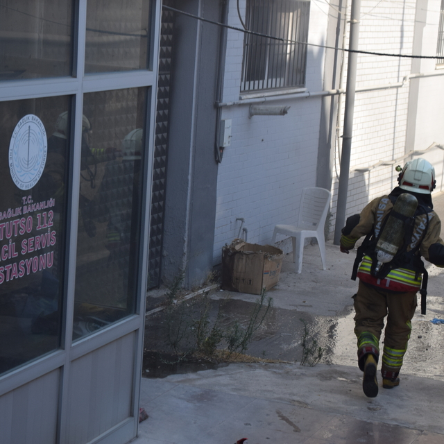 Manisa'da 112 Acil Servis istasyonunda çıkan yangın söndürüldü