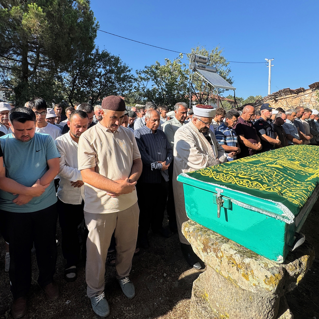 GÜNCELLEME - Manisa'da camide mihrap tacının düşmesi nedeniyle 1 kişi öldü,...