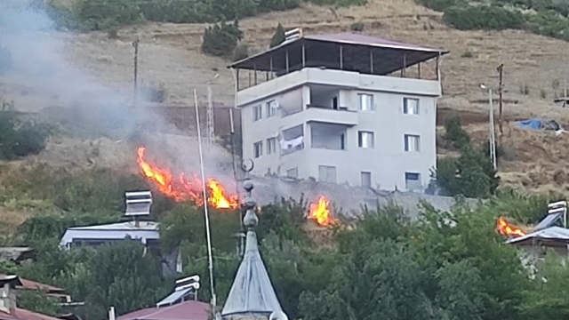 Adana'da çalılık alanda çıkan yangın söndürüldü