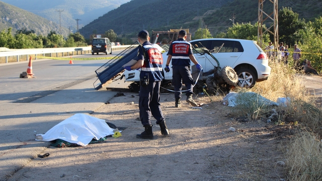 Anne, böbreğini verdiği oğluyla birlikte kazada öldü