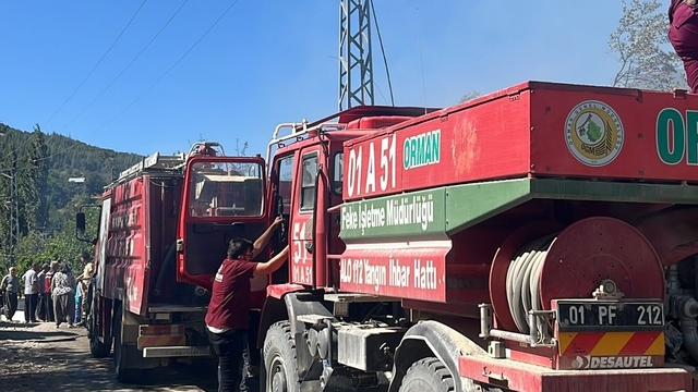 Adana'da iki katlı evde çıkan yangın ormana sıçramadan söndürüldü