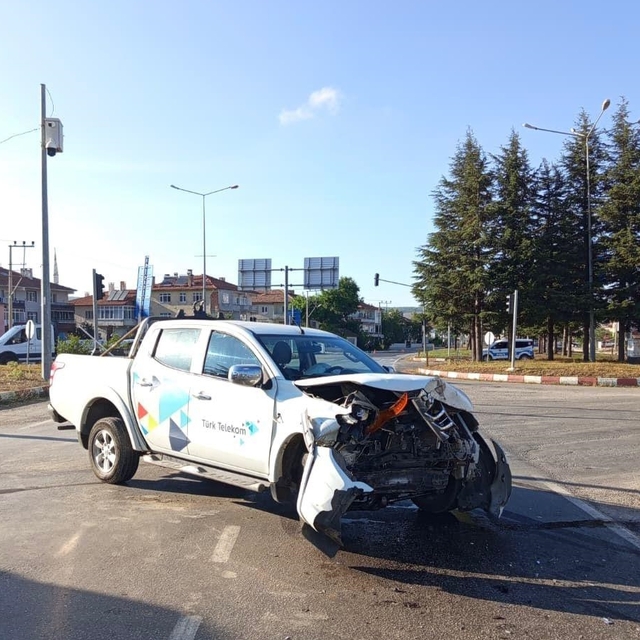 Samsun'da pikapla otomobilin çarpıştığı kazada 4 kişi yaralandı
