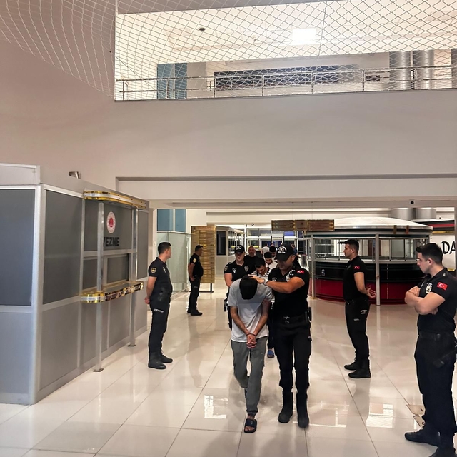 Hatay'da 1 kişiyi bıçaklayıp, linç edilmekten kurtarılan 4 şüpheli tutuklan...