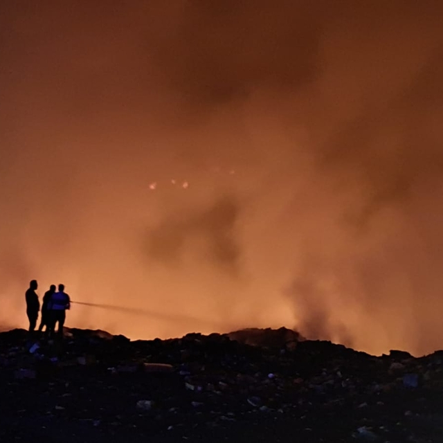 Bingöl'de çöp dökme alanında başlayıp dağlık alana sıçrayan yangın söndürül...