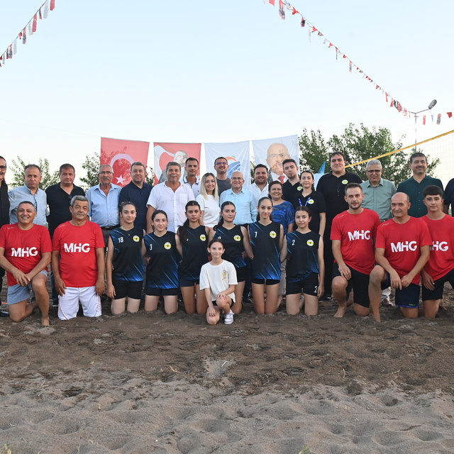 Kumluca'da 30 Ağustos Zafer Kupası Plaj Voleybolu Turnuvası başladı