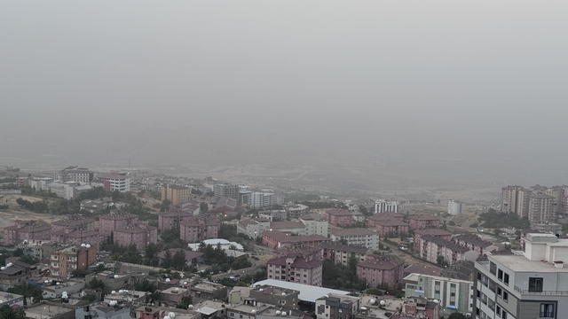 Şırnak'ta toz taşınımı etkili oldu
