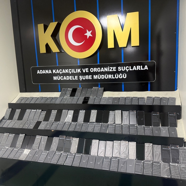 Adana'da tırda kaçak 149 cep telefonu ele geçirildi