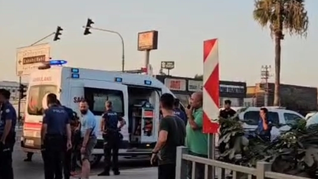Baba, tartıştığı 2 oğlu ile onların arkadaşını av tüfeğiyle yaraladı