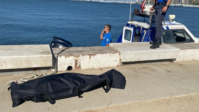 İzmir'de denizde erkek cesedi bulundu