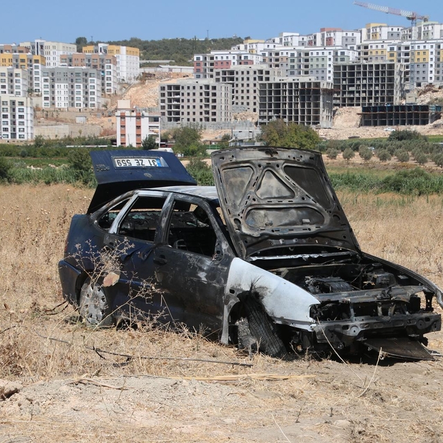 Hatay'da seyir halindeki otomobilde çıkan yangın söndürüldü