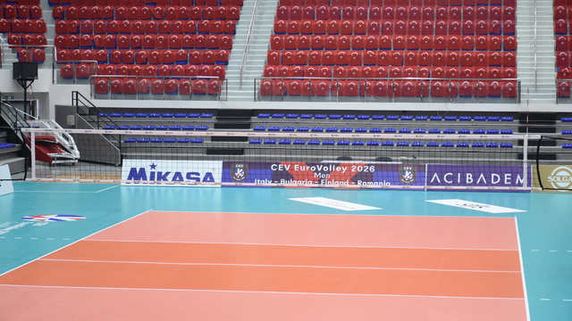 Malatya'da milli voleybol maçının oynanacağı salonda hazırlıklar tamamlandı
