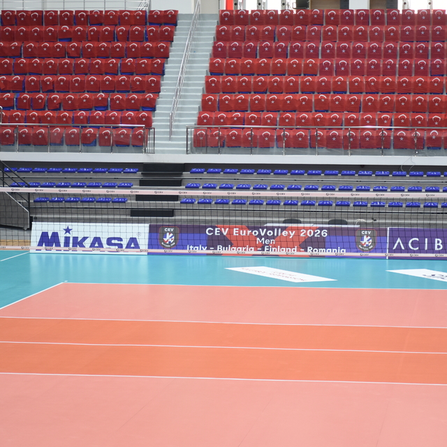 Malatya'da milli voleybol maçının oynanacağı salonda hazırlıklar tamamlandı