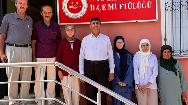 Anamur'da bilgi yarışmasında dereceye giren öğrenciler umreye uğurlandı