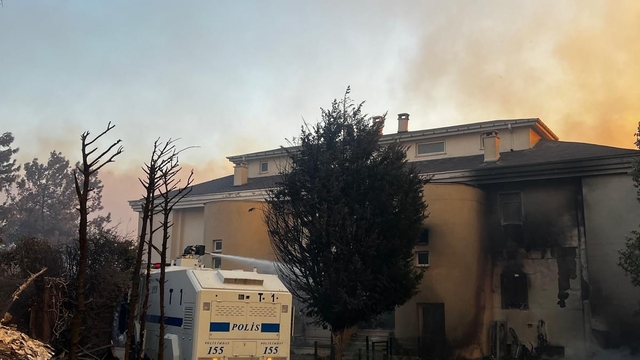 Çanakkale'deki orman yangınıyla mücadeleye polis teşkilatı da destek verdi