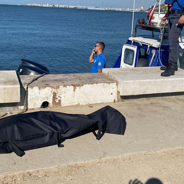 İzmir'de denizde erkek cesedi bulundu