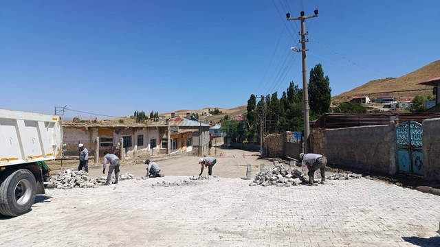 Ulaş'ta kilit parke çalışmaları devam ediyor